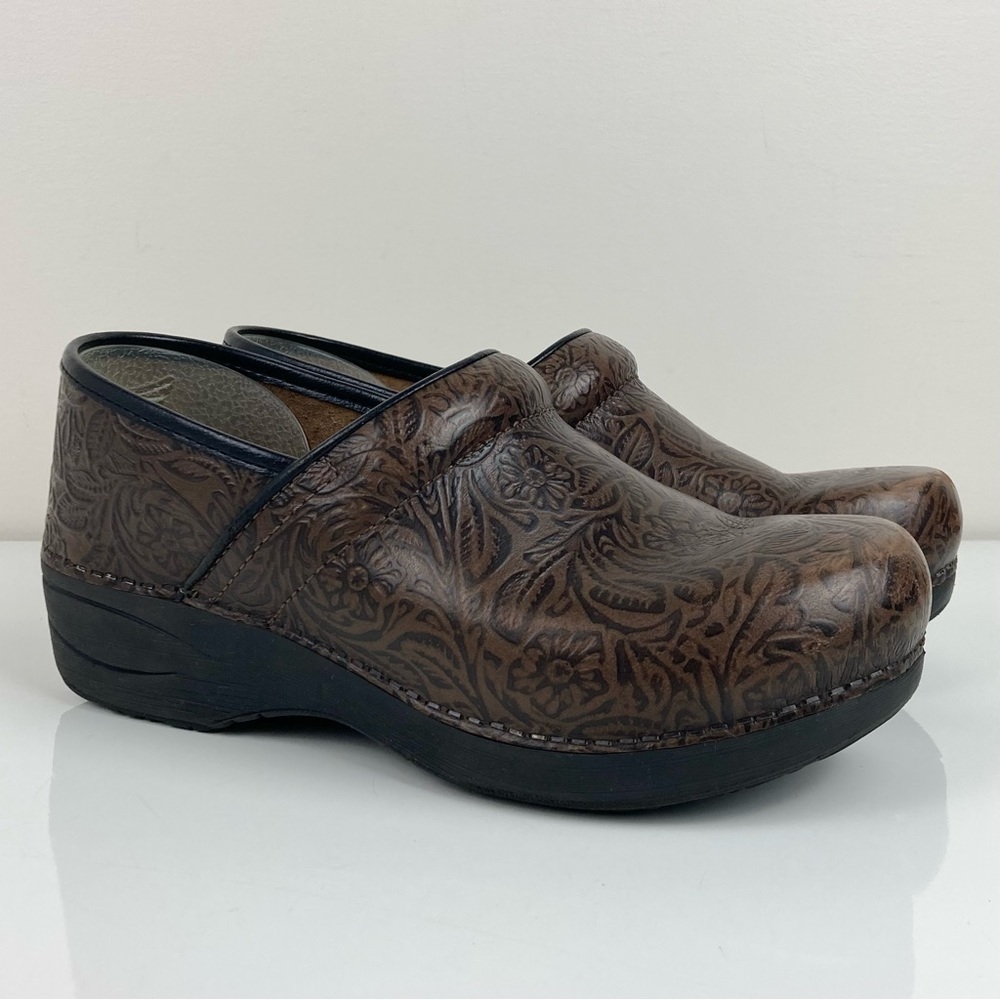 Dansko Women’s XP 2.0 Tooled Brown Leather Floral Slip On Clogs Size 39 (US 9)